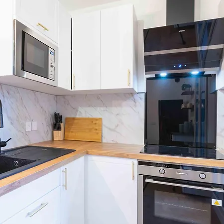 Serenity - 3 Mins From Disney, Free Parking, Self-checking With Fully Equiped Gym Apartment *
